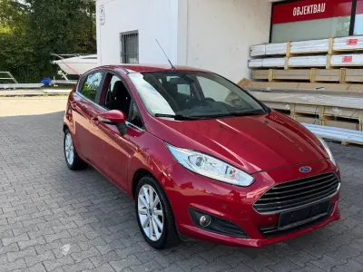 Gebraucht Ford Fiesta Trend 101 PS (74 kW) 2015 Rot Kleinwagen