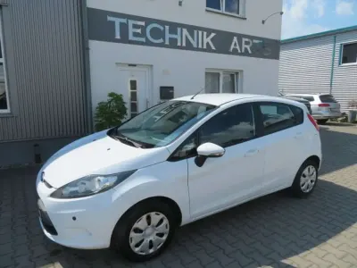 Gebraucht Ford Fiesta 82 PS (60 kW) 2009 Weiß Limousine