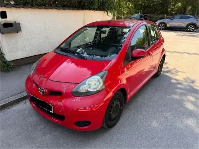 Gebraucht Toyota Aygo 68 PS (50 kW) 2010 Rot Kleinwagen
