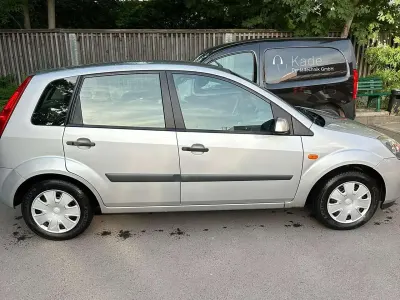Gebraucht Ford Fiesta 80 PS (58 kW) 2007 Grau Kleinwagen