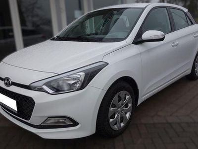 Gebraucht Hyundai i20 75 PS (55 kW) 2016 Weiß Limousine