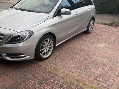Mercedes B200