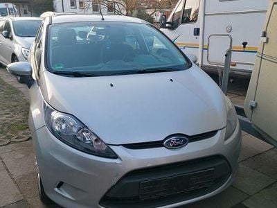 Silber Gebraucht 2009 Ford Fiesta Trend Limousine | 2.900 € (Guter Preis)