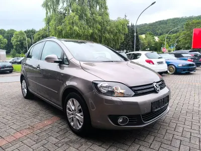 Gebraucht VW Golf VII Life 105 PS (77 kW) 2014 Braun Limousine