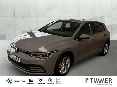 Gebraucht VW Golf VIII Life 131 PS (96 kW) 2023 Mondsteingrau Limousine
