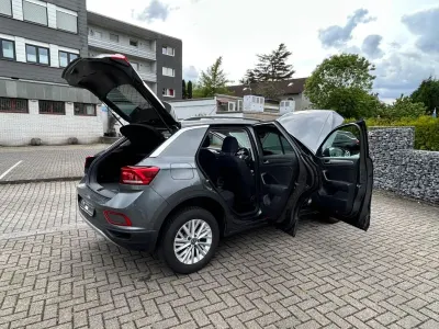 Gebraucht VW T-Roc Life 110 PS (80 kW) 2022 Grau SUV