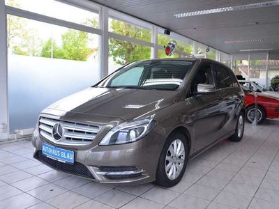 gebraucht Mercedes B200 *AUTOMATIK*BI-XENON*AHK*NAVI*SITZHZG*2.HD*