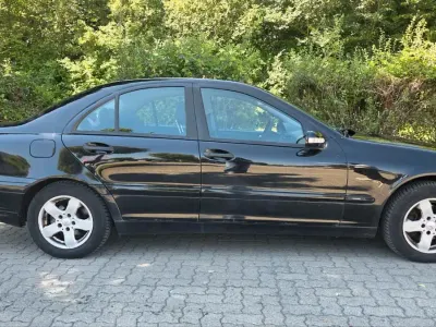 Gebraucht Mercedes C180 142 PS (104 kW) 2005 Schwarz Limousine