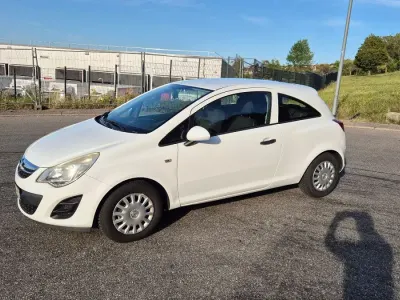 Gebraucht Opel Corsa 69 PS (50 kW) 2012 Weiß Kleinwagen