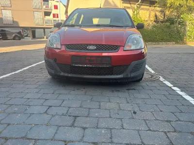 Gebraucht Ford Fiesta 71 PS (52 kW) 2006 Rot Kleinwagen