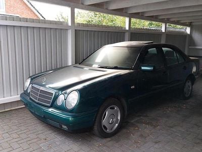 Grün Gebraucht 1997 Mercedes 190 Limousine | 2.750 €