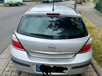 Używany Opel Astra 95 KM (69 kW) 2004 Szary Sedan/Limuzyna