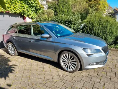 Gebraucht Skoda Superb Premium Edition 150 PS (110 kW) 2019 Grau Kombi