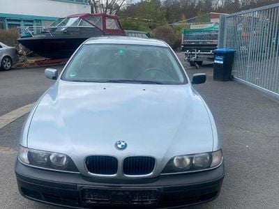 Gebraucht BMW 520 Basis 150 PS (110 kW) 1998 Silber Limousine