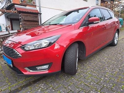 Gebraucht Ford Focus Titanium 125 PS (91 kW) 2015 Rot Kombi