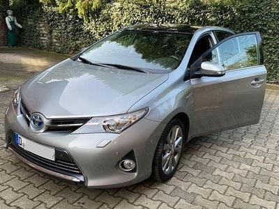 Gebraucht Toyota Auris Executive 136 PS (100 kW) 2015 Silber Limousine