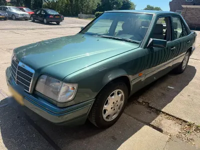 Gebraucht Mercedes E220 1995 Grün Limousine