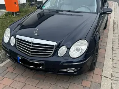 Gebraucht Mercedes E200 Avantgarde 184 PS (135 kW) 2008 Blau Limousine