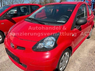 Gebraucht Toyota Aygo 68 PS (50 kW) 2010 Rot Kleinwagen