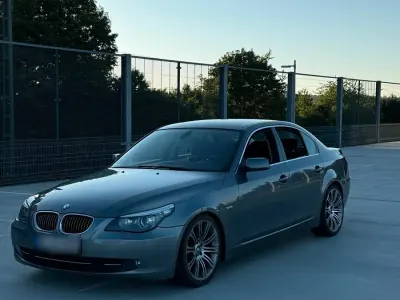 Gebraucht BMW 523 190 PS (139 kW) 2009 Grau Limousine