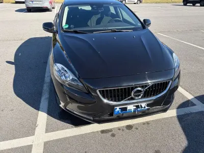 Gebraucht Volvo V40 Kinetic 120 PS (88 kW) 2017 Schwarz Limousine