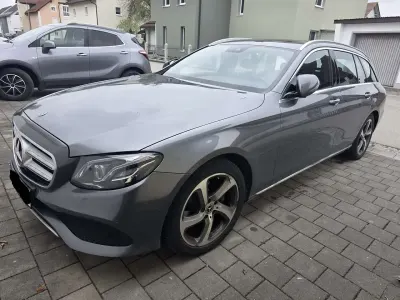 Używany Mercedes E220 194 KM (142 kW) 2017 Szary Kombi
