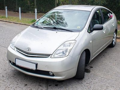 Second-hand Toyota Prius 111 CP (81 kW) 2005 Argintiu Hatchback