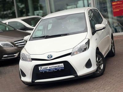 Gebraucht Toyota Yaris Hybrid Life 101 PS (74 kW) 2012 Weiß Kleinwagen