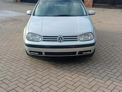 Silber Gebraucht 1999 VW Golf IV Kleinwagen | 2.000 € (Etwas zu teuer)