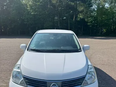Gebraucht Nissan Tiida Tekna 126 PS (92 kW) 2009 Weiß Kleinwagen