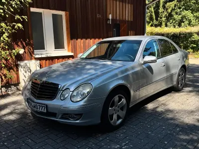 Gebraucht Mercedes E200 Avantgarde 136 PS (100 kW) 2007 Silber Limousine