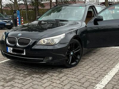 Gebraucht BMW 523 140 PS (102 kW) 2008 Schwarz Kombi