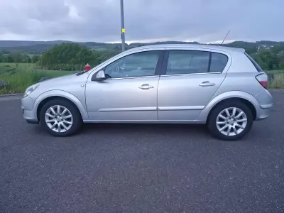 Gebraucht Opel Astra 105 PS (77 kW) 2006 Grau Kombi