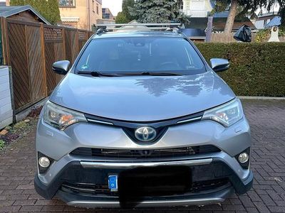 Silber Gebraucht 2017 Toyota RAV4 Limousine | 22.000 €