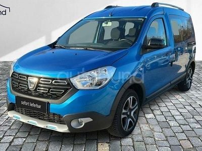 Blau Gebraucht 2018 Dacia Dokker Stepway Van / Kleinbus | 9.970 € (Teuer)