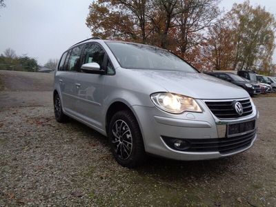 Silber Gebraucht 2009 VW Touran Trendline Van / Kleinbus | 6.300 € (Etwas zu teuer)