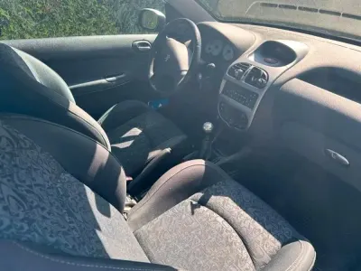 Gebraucht Peugeot 206 CC 110 PS (80 kW) 2005 Silber Cabrio