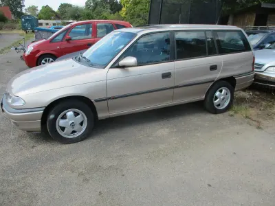 Gebraucht Opel Astra 101 PS (74 kW) 1997 Gold Kombi