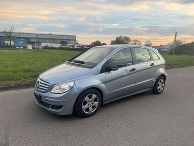 Mercedes B200