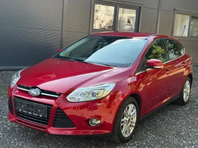 Gebraucht Ford Focus Titanium 101 PS (74 kW) 2012 Rot Limousine
