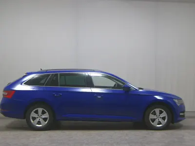 Używany Skoda Superb Ambition 150 KM (110 kW) 2021 Niebieski Kombi