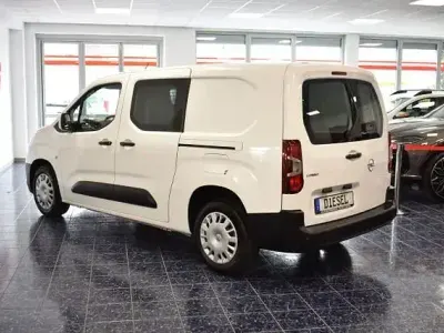 Begagnad Opel Combo 131 HK (96 kW) 2020 Vit Minibuss