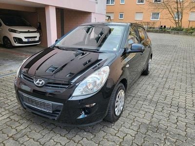 Gebraucht Hyundai i20 78 PS (57 kW) 2010 Schwarz Kleinwagen
