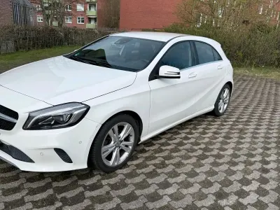 Używany Mercedes 200 136 KM (100 kW) 2017 Biały Hatchback
