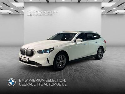 Weiß Gebraucht 2024 BMW 520 Comfort Edition Kombi | 52.801 € (Guter Preis)