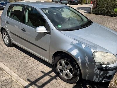 Usata VW Golf IV 75 CV (55 kW) 2004 Argento Berlina