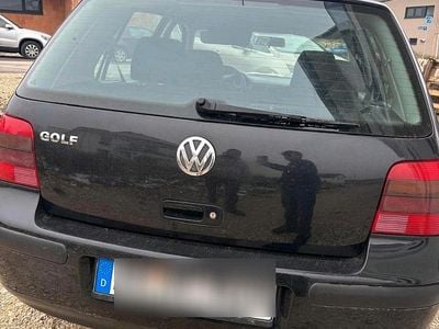 Schwarz Gebraucht 2002 VW Golf Limousine | 1.500 € (Guter Preis)