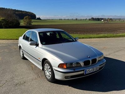 BMW 523