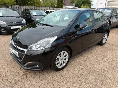 Gebraucht Peugeot 208 Active 83 PS (61 kW) 2018 Schwarz Kleinwagen