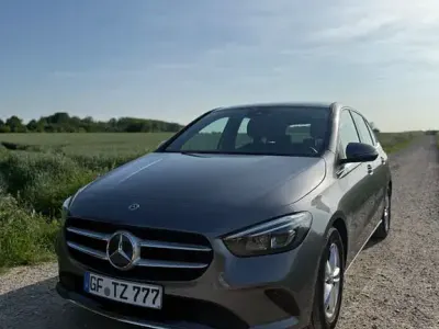 Gebraucht Mercedes B180 Style 136 PS (100 kW) 2019 Grau Kleinwagen